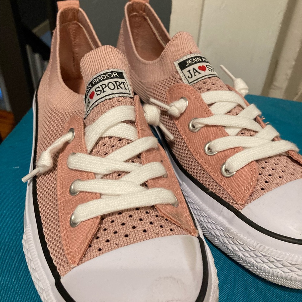Pink women’s fashion sneaker
